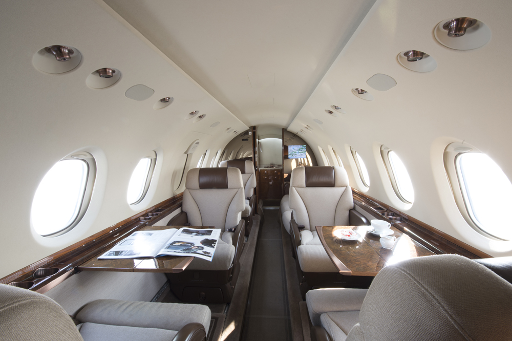 jet dell'aviazione aziendale Beechcraft Hawker 900 XP